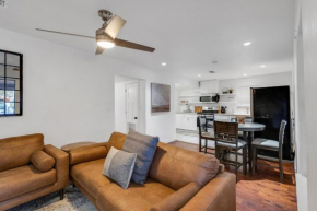 Charming 2BR Denton Home, 5 Minutes To Square, Sleeps 6